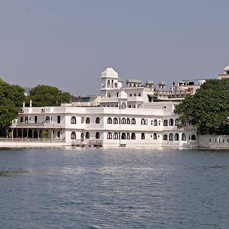 Amet Haveli - A Heritage Hotel Удайпур Экстерьер фото