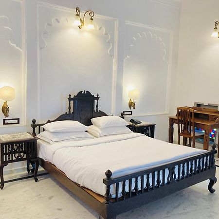 Amet Haveli - A Heritage Hotel Удайпур Экстерьер фото