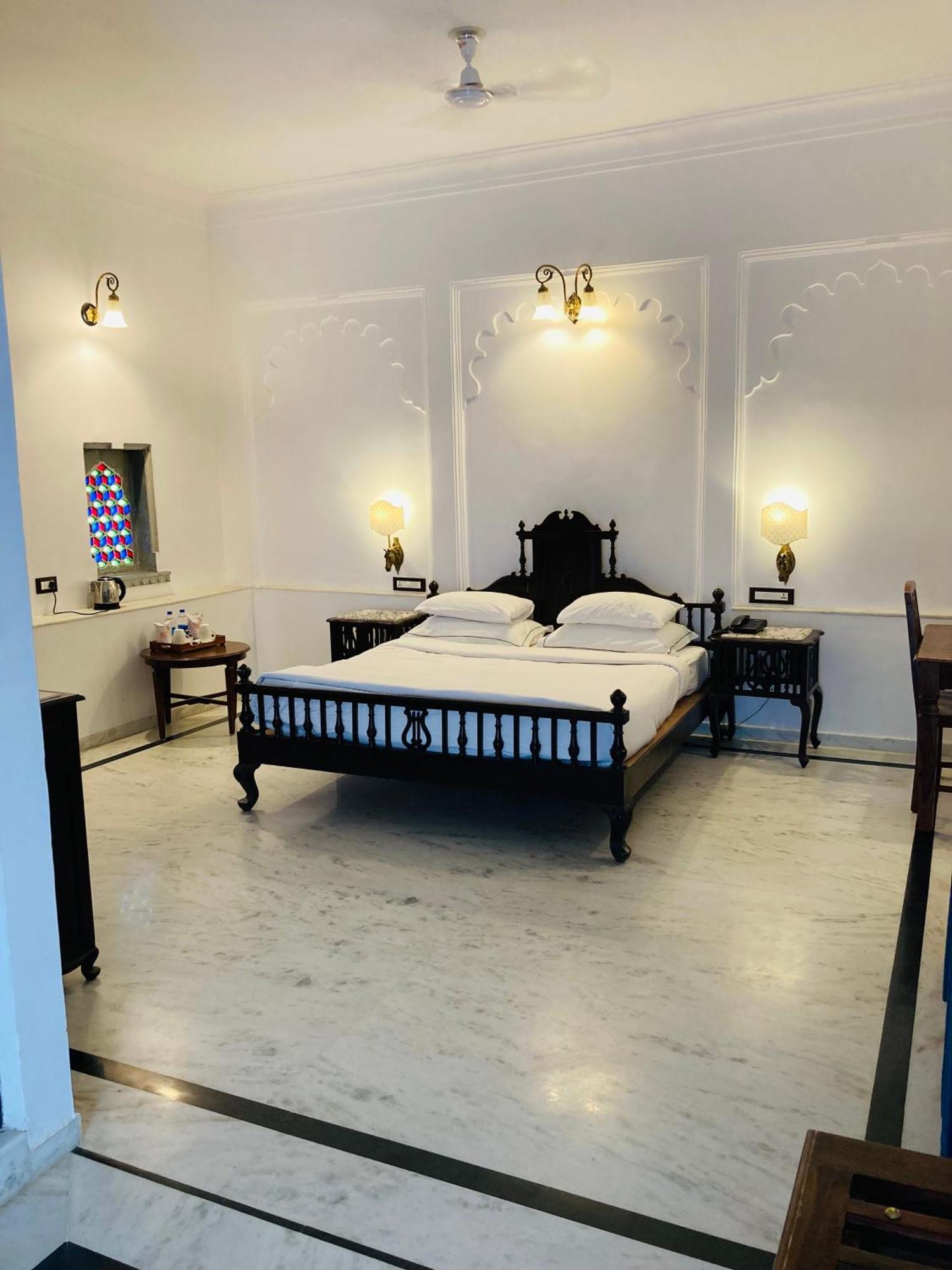 Amet Haveli - A Heritage Hotel Удайпур Экстерьер фото
