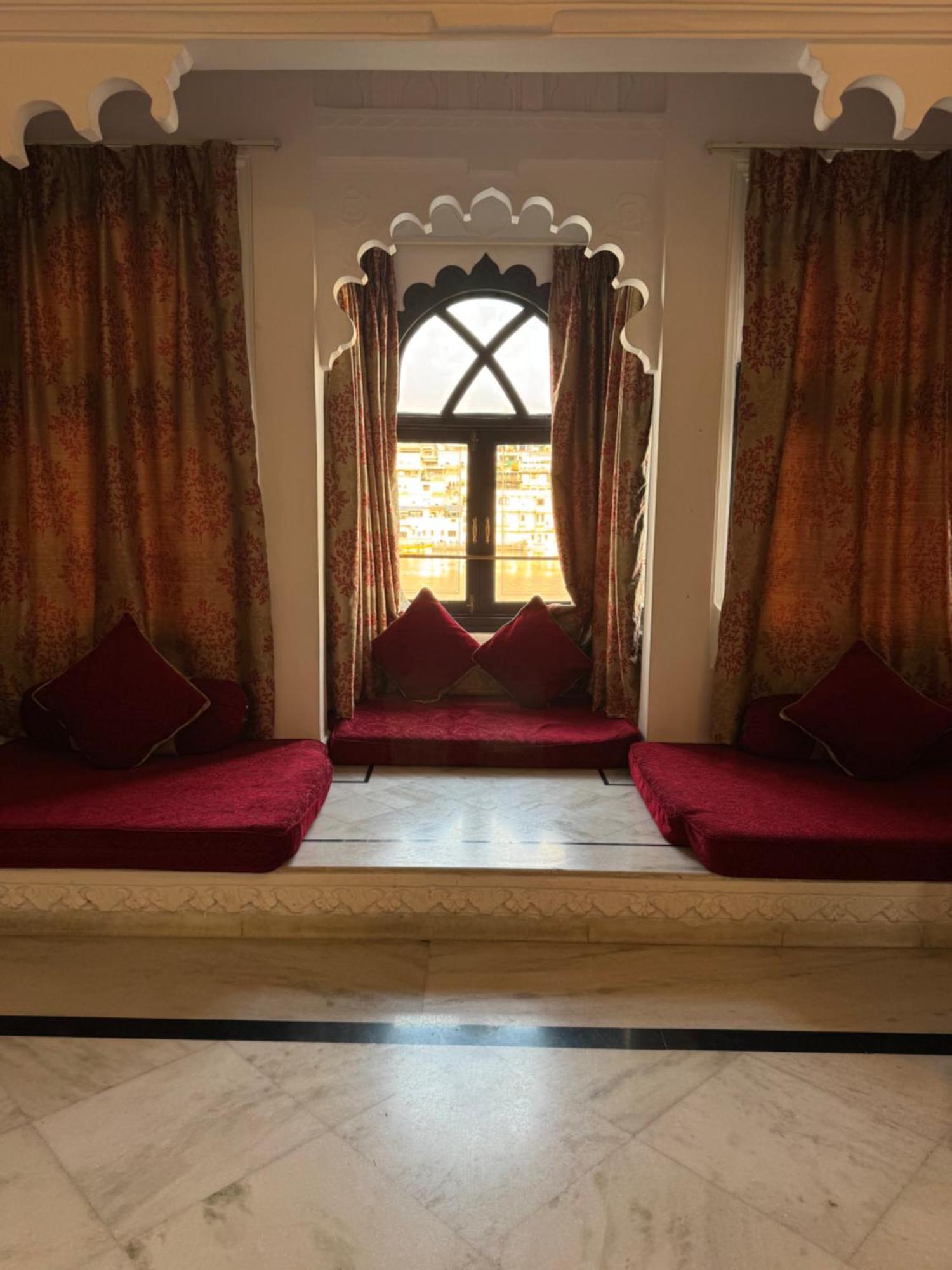 Amet Haveli - A Heritage Hotel Удайпур Экстерьер фото